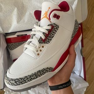 Jordan 3 cardinal size 7Y/8.5W